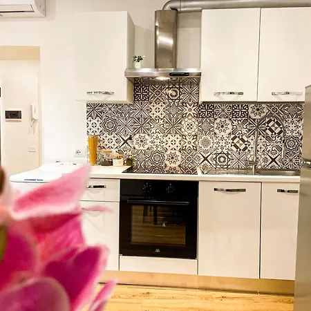 Exclusive In The Center 5 Min Train Station Apartamento Génova